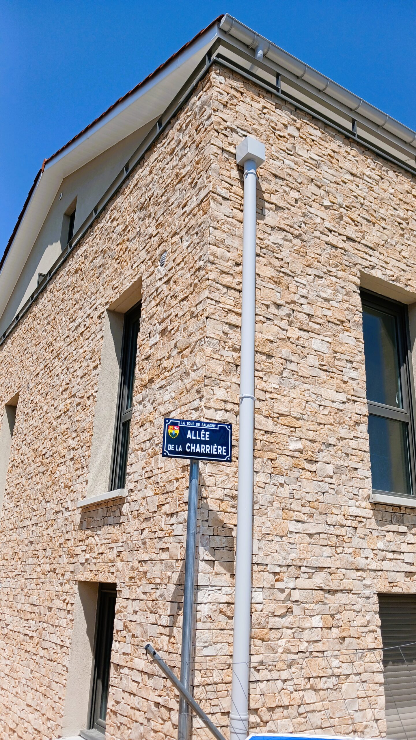 Vue d'ensemble — façade pierre